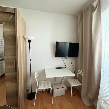 Cozy Next To The Train Station And Near The Center * 브라티슬라바