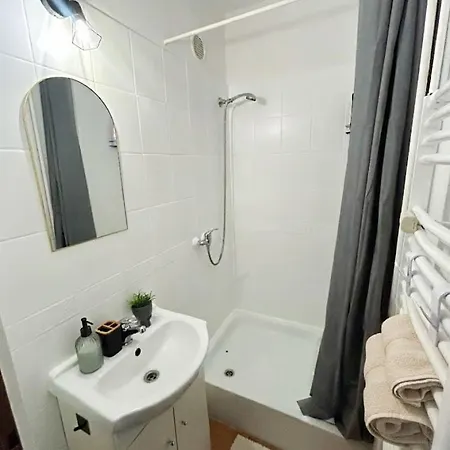 Cozy Next To The Train Station And Near The Center