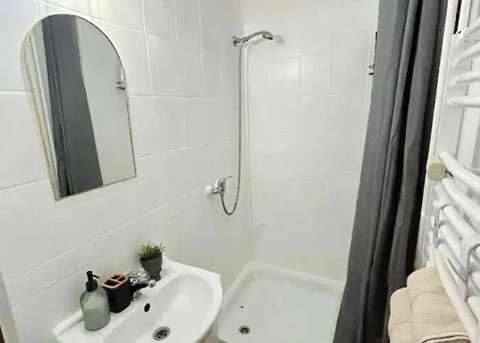 Cozy Next To The Train Station And Near The Center