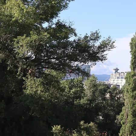 Cozy Next To The Train Station And Near The Center Апартаменти