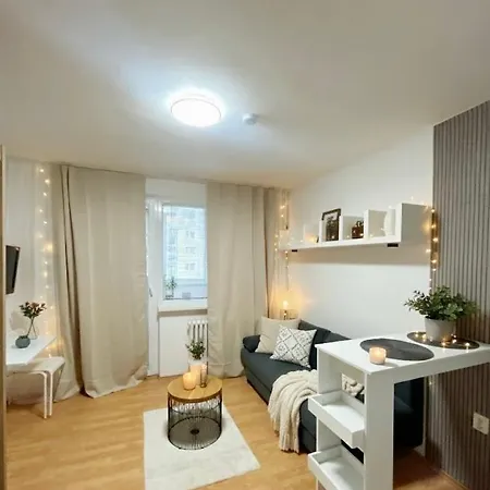 Cozy Next To The Train Station And Near The Center Братислава